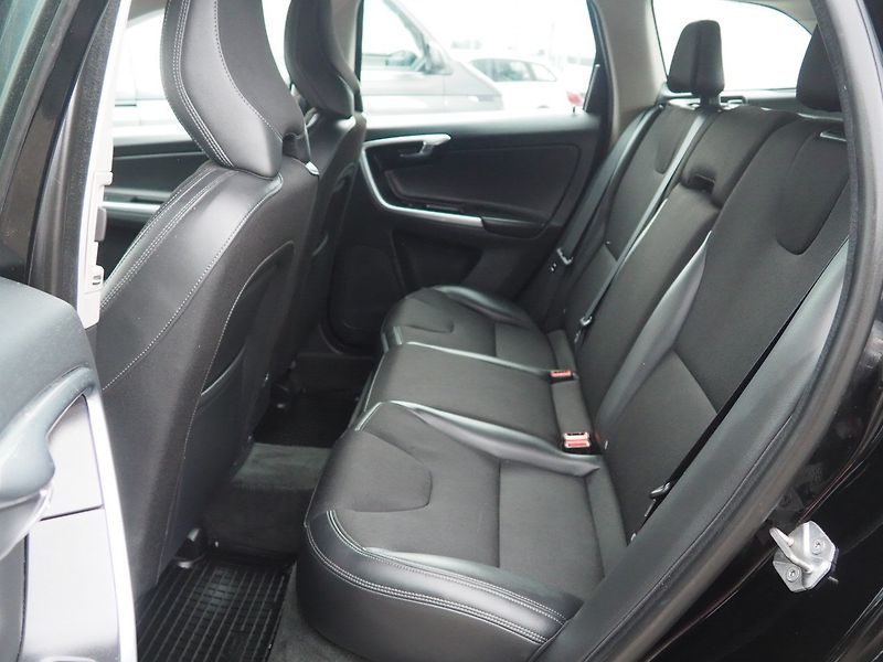 Volvo XC60 (2016) D3 100 kW, Momentum, AWD - fotka 12 z 38