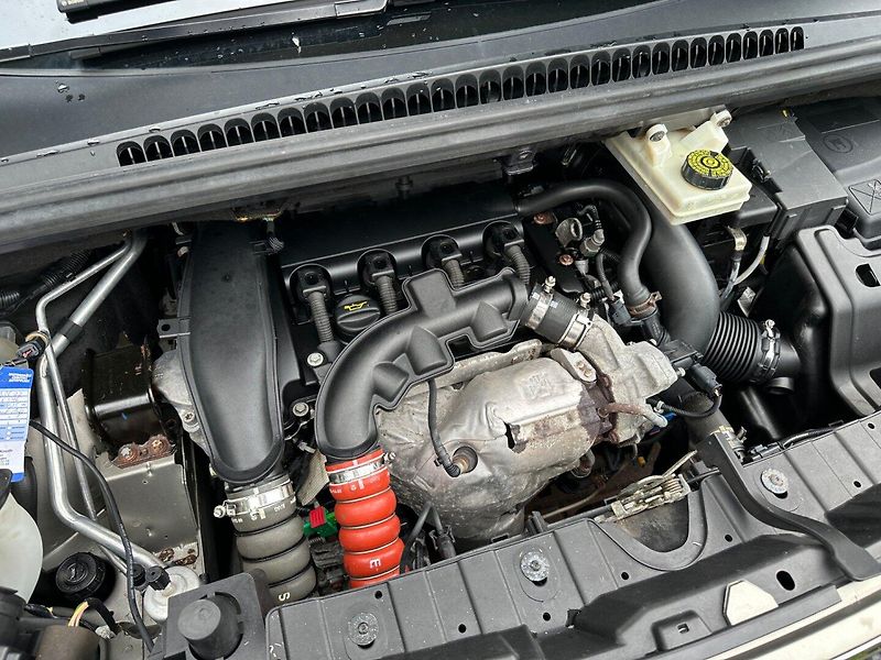 Peugeot 3008 (2011) 1.6Thp 115kw - fotka 27 z 27