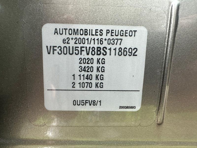 Peugeot 3008 (2011) 1.6Thp 115kw - fotka 17 z 27