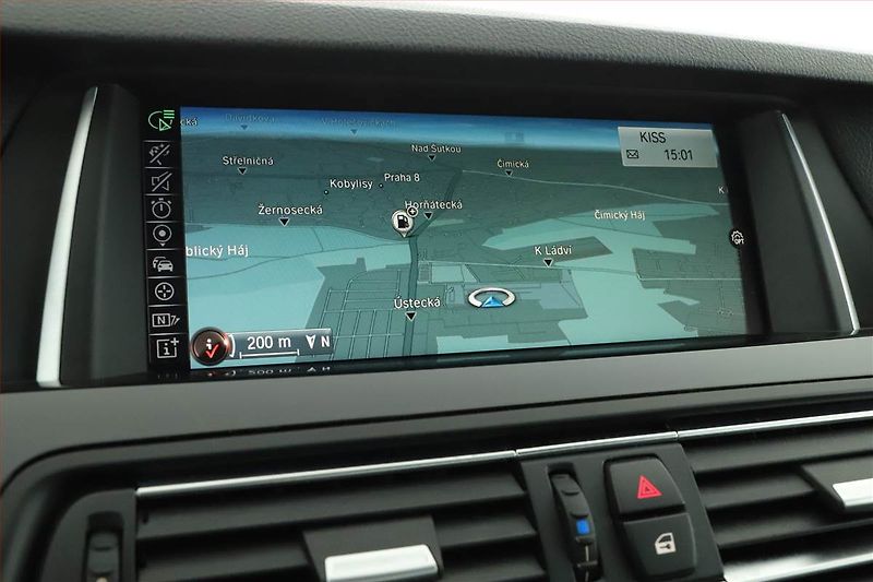 BMW Řada 5 (2015) 520d xDrive, 4X4, Automat - fotka 17 z 34