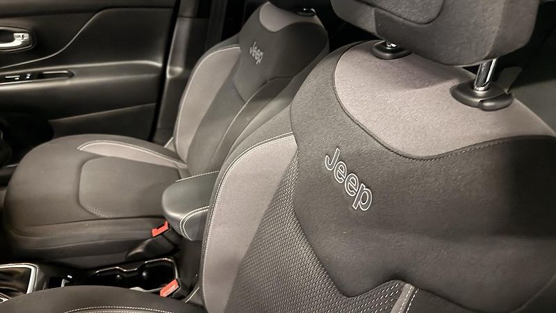 Jeep Renegade (2022) T4 4X4, PHEV,5REZERVOVÁNO - fotka 21 z 34
