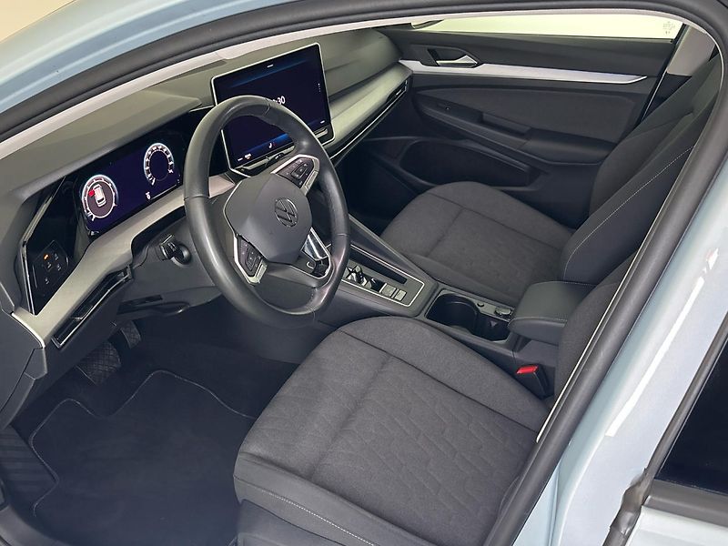 Volkswagen Golf Life DSG - fotka 6 z 29
