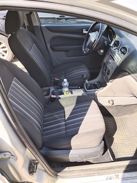 Ford Focus (2008) s bohatým příslušenstvím - fotka 12 z 13