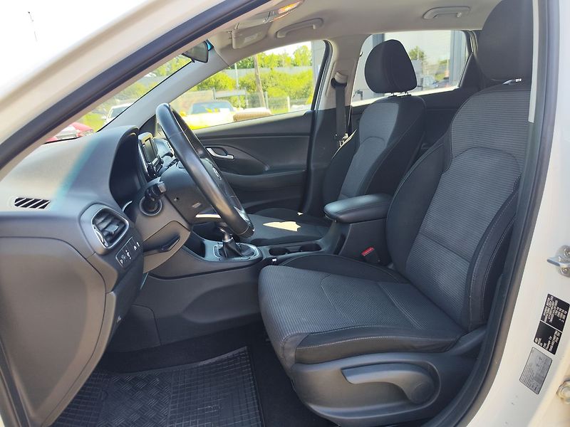 Hyundai i30 1.4i/73kW Trikolor Komfort - fotka 12 z 29