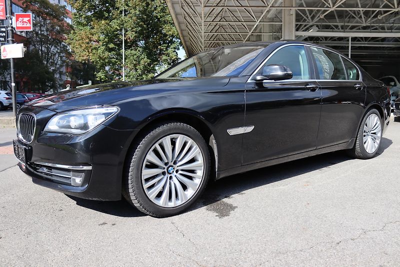 BMW Řada 7 730D XDRIVE F01 190kW - fotka 17 z 48