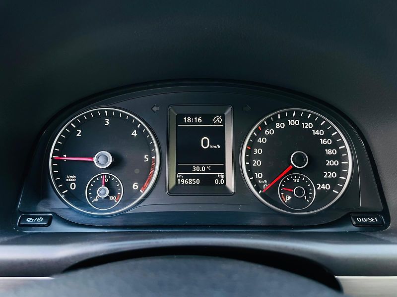 Volkswagen Touran 2.0TD MANUÁL 1MAJITEL SERVISKA - fotka 45 z 49