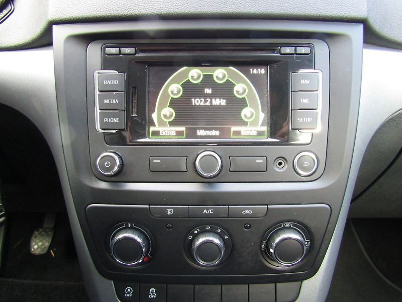 Škoda Yeti (2014) 1.6 TDI 77kW  BEZ KOROZE - fotka 34 z 38