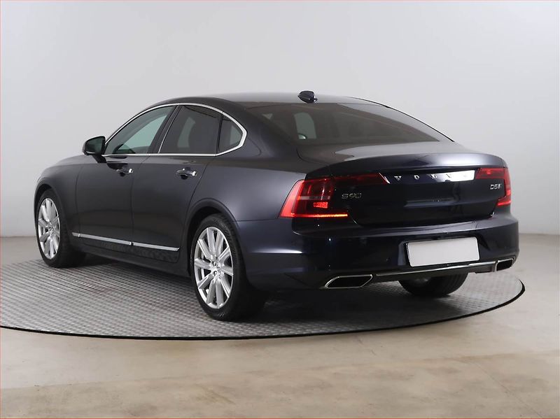 Volvo S90 (2018) D5 AWD, 4X4, Automat - fotka 4 z 21