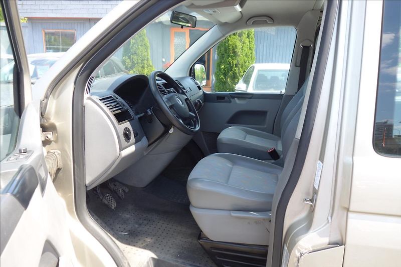 Volkswagen Transporter 2,5 TDi 96KW,ČR,8 MÍST,LONG. - fotka 9 z 30