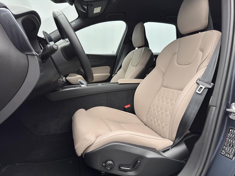Volvo XC60 B5 AWD BRIGHT PLUS CZ 1.maj - fotka 4 z 49