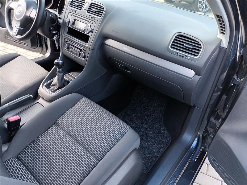 Volkswagen Golf 1,4 16V,59KW,TREND,KLIMA,VÝHŘE - fotka 28 z 50