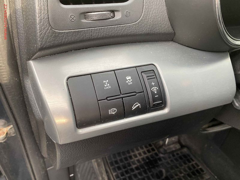 Kia Sorento (2011) 2.2 CRDi 4x4, ČR, AC, xenon - fotka 15 z 17