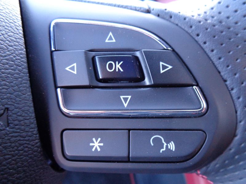 MG EHS 1,5 PHEV 10 AT, Exclusive - fotka 15 z 41