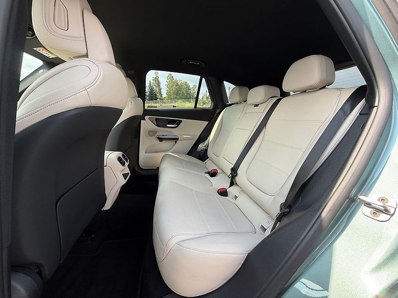 Mercedes-Benz GLC 200 d 4MATIC - fotka 14 z 37
