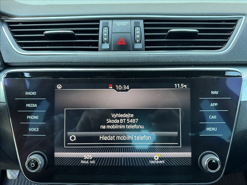 Škoda Superb 2,0 TDI 140kW ACC - fotka 38 z 50