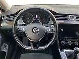 Volkswagen Passat (2019) 2.0 TDi, Highline, navi - náhled 11