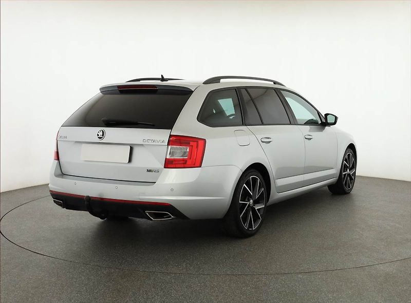 Škoda Octavia (2015) RS 2.0 TDI, Automat, Kůže - fotka 5 z 20