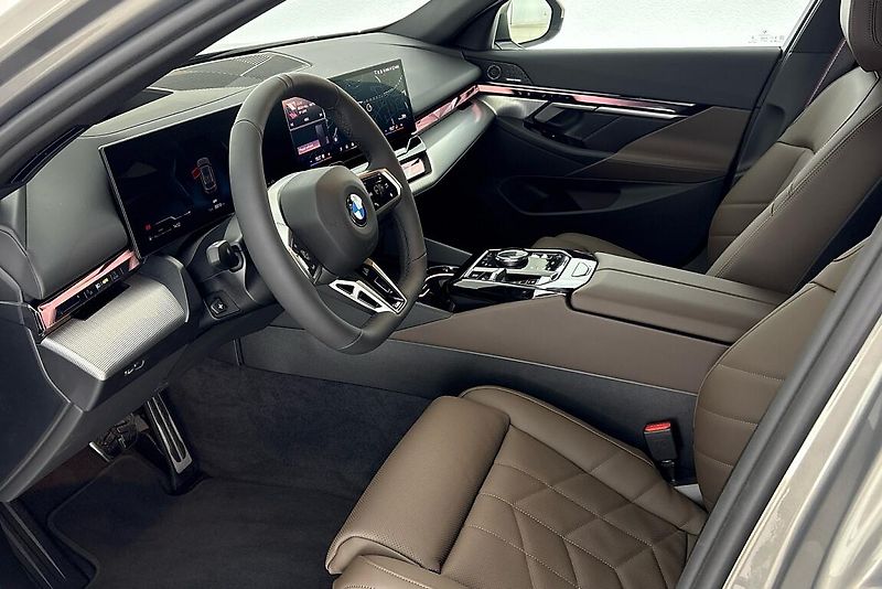 BMW Řada 5 540d xDrive Touring - fotka 6 z 24