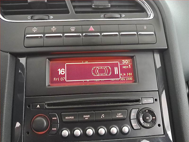 Peugeot 5008 (2011) 1.6 HDi, Tempomat - fotka 16 z 18