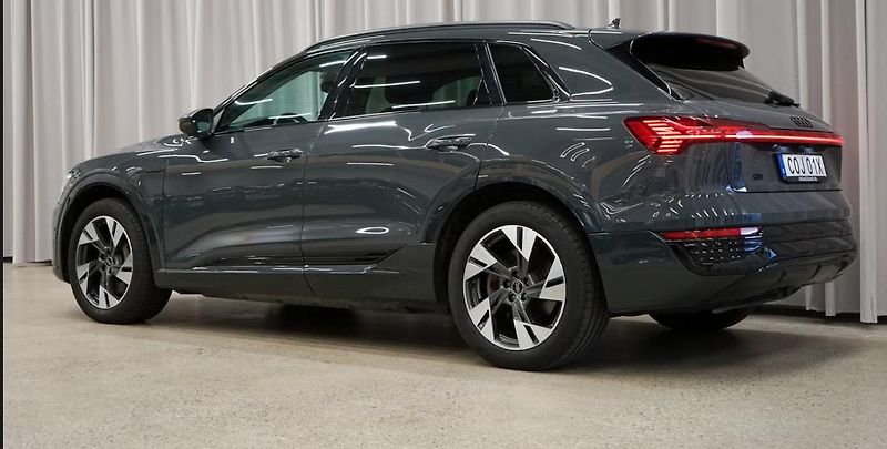 Audi Q8 e-tron 50 Q SoH 94% Kam Pano Tažné - fotka 4 z 25