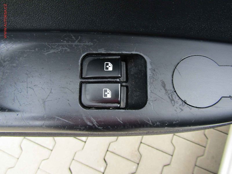 Hyundai i20 (2013) 1.3i, AC, TZ - fotka 11 z 16