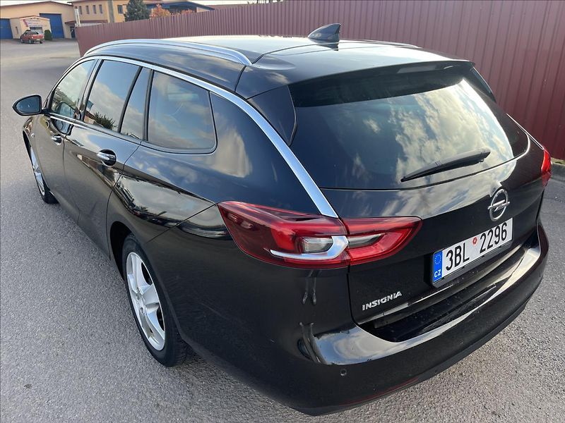 Opel Insignia 1,6 CDTi 100kW SPORTS TOURER - fotka 8 z 43