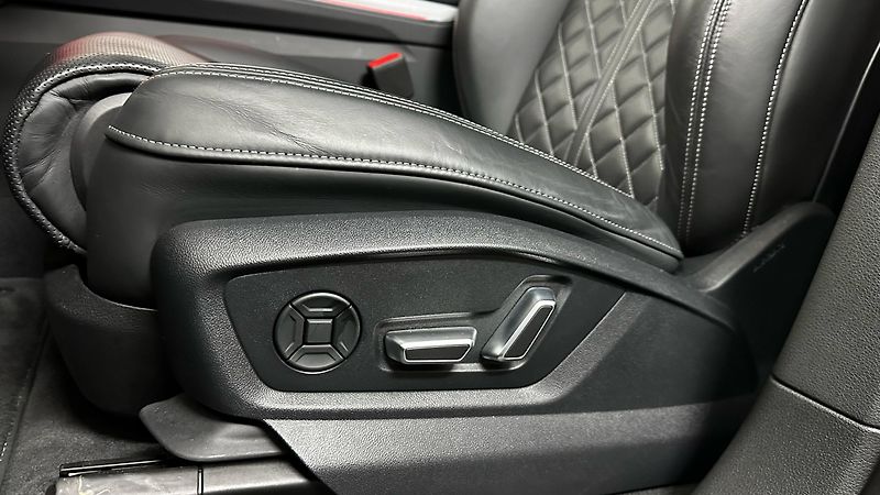 Audi Q8 (2025) S LINE / ZÁRUKA / TOP STAV - fotka 32 z 44