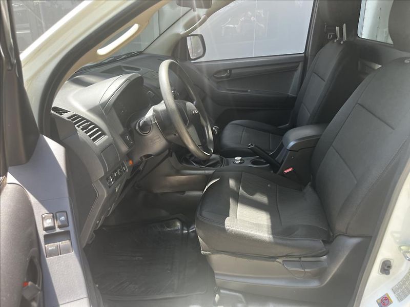 Isuzu D-Max 1,9 SC skříň  6 M/T L 4x4 - fotka 9 z 31