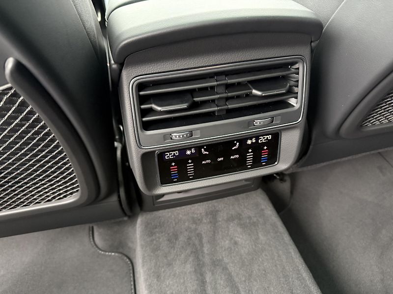 Audi Q8 (2025) 50TDI 210kW OLED K360 PANORAMA - fotka 29 z 59
