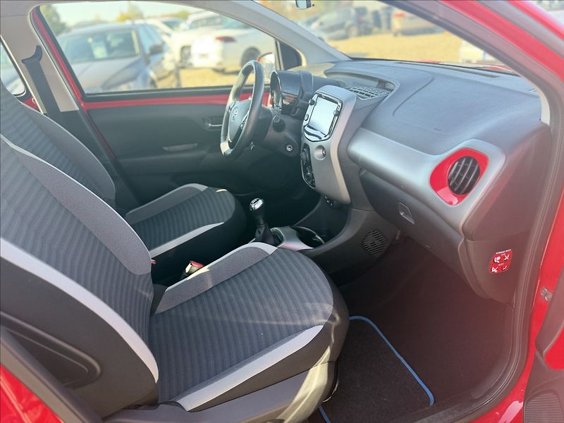 Toyota Aygo 1,0 i 53kW KLIMA 33.000Km - fotka 20 z 22