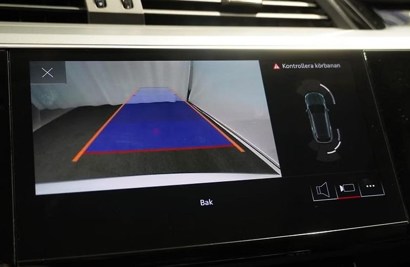 Audi Q8 e-tron 55 Q Panorama Kamera Ambient  - fotka 16 z 17