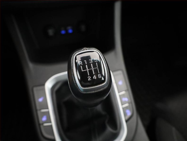 Hyundai i30 (2018) 1.4 T-GDI, ČR,1.maj - fotka 15 z 19
