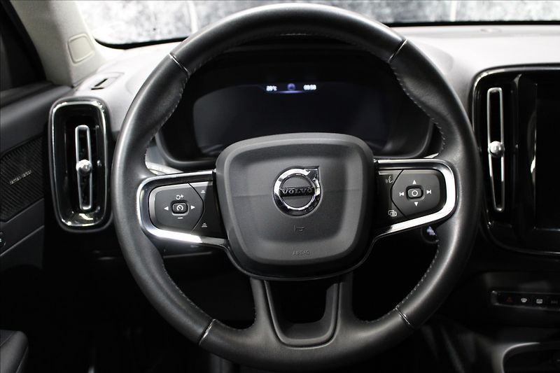 Volvo XC40 2,0 T5 182KW AWD zánovní - fotka 19 z 34