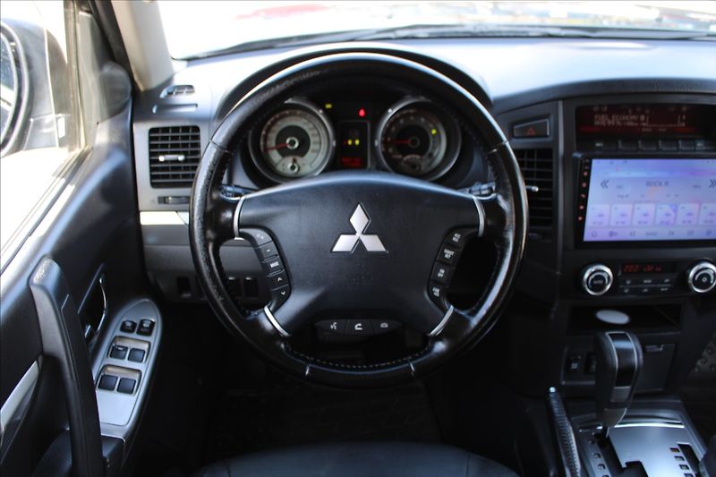 Mitsubishi Pajero 3,2 DI-D  ČR,AUTOMAT,4x4,7MÍST - fotka 10 z 38