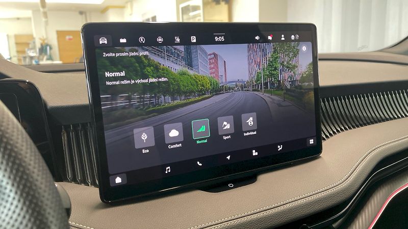 Škoda Superb (2025) kombi Sportline iV 1.5TSI 110k - fotka 18 z 37