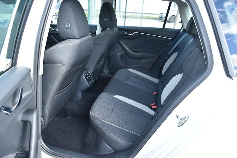 Škoda Kamiq (2022) Style 1.5 TSI 110kW - fotka 24 z 31