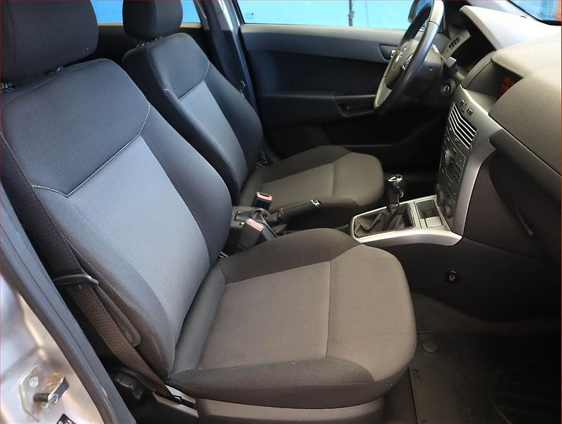 Opel Astra (2012) 1.6 16V, Serv.kniha, po STK - fotka 9 z 15