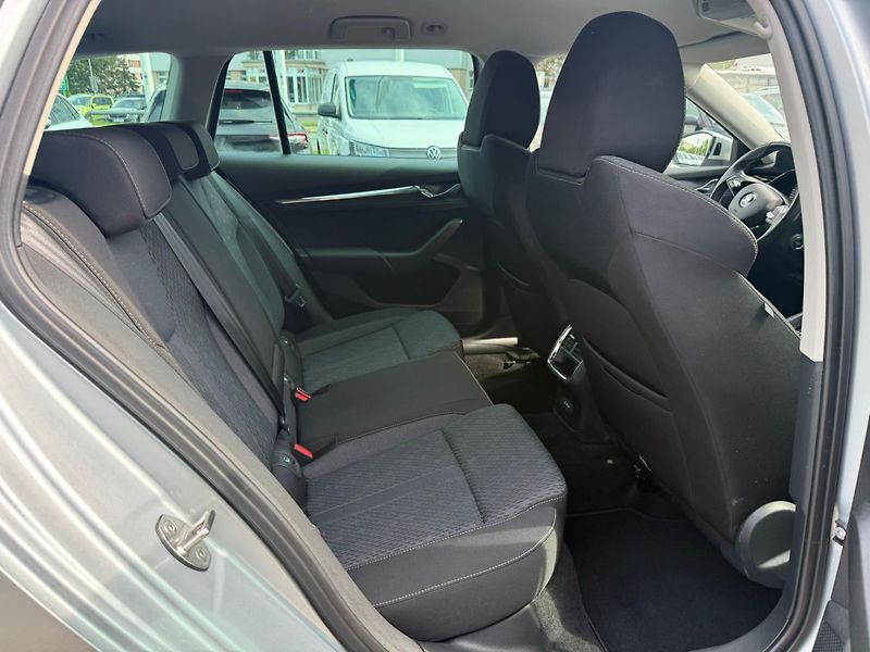 Škoda Octavia Style 2.0 TDI 110kW DSG Combi - fotka 22 z 25