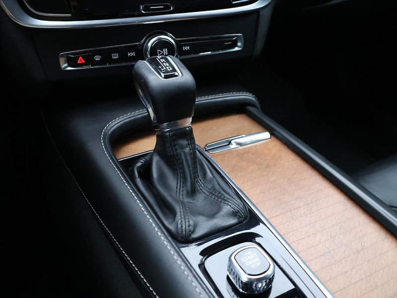 Volvo S90 2.0 D4 140kW CZ Inscription - fotka 21 z 29