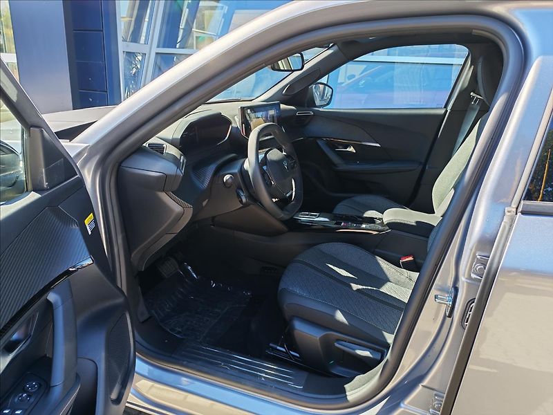 Peugeot 2008 (2026) 1,2 2008 ALLURE Hybrid 145 e-D - fotka 13 z 17