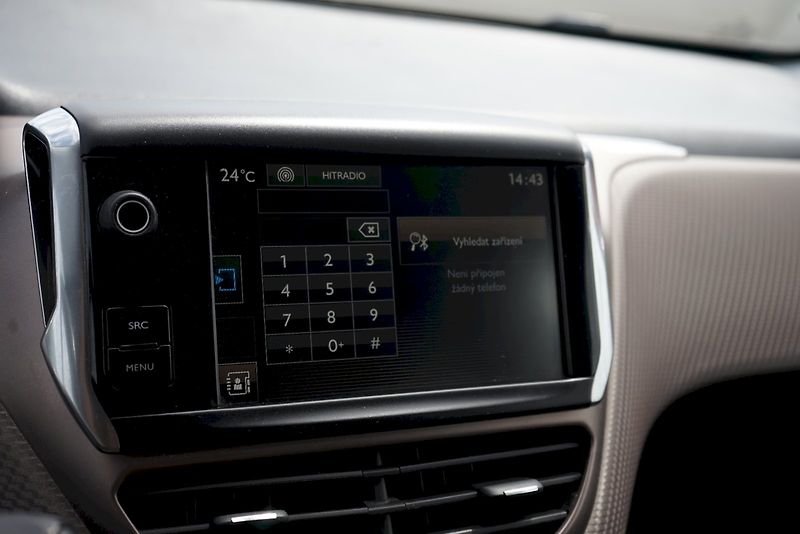 Peugeot 2008 (2015) BlueHDI Allure - tažné - fotka 14 z 21