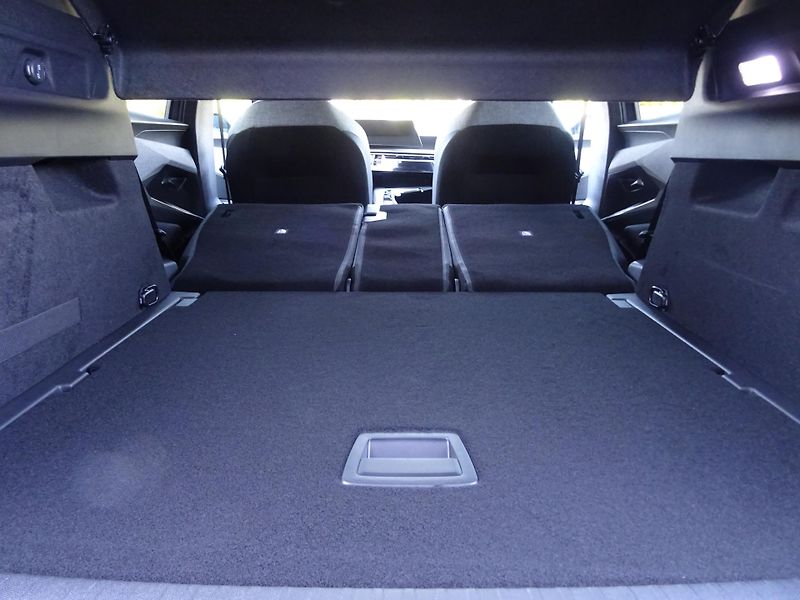 Peugeot 5008 (2026) BUSINESS Hybrid 145k e-DCS6 - fotka 12 z 49