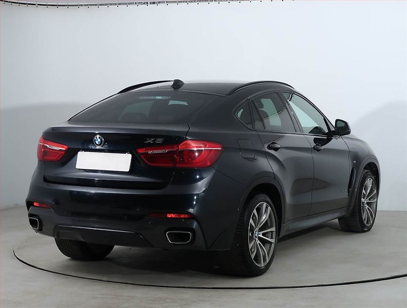 BMW X6 (2018) M Paket xDrive30d - fotka 5 z 23