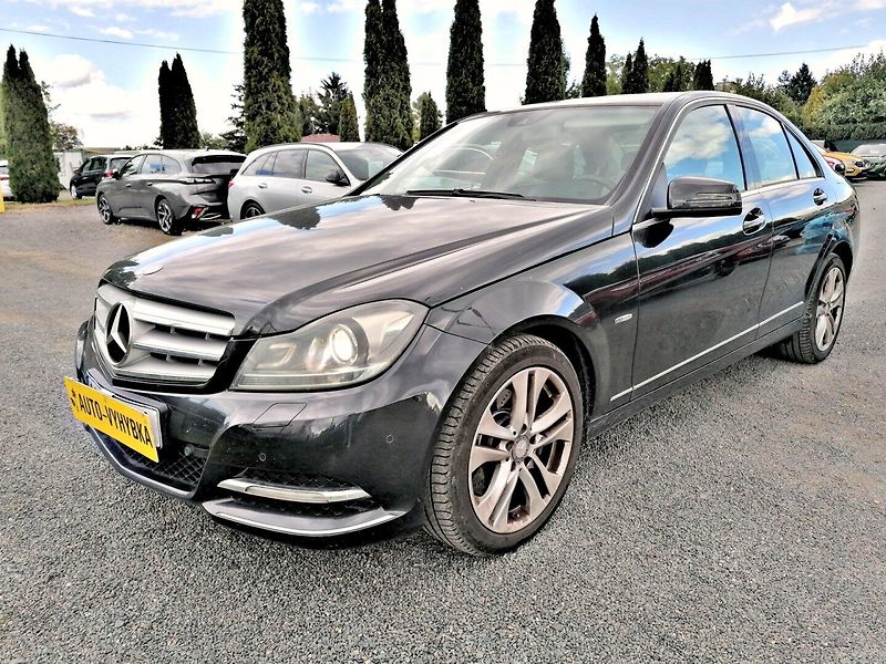 Mercedes-Benz Třídy C (2011) 300 CDi 4Matic,ČR. 1.majitel - fotka 2 z 23