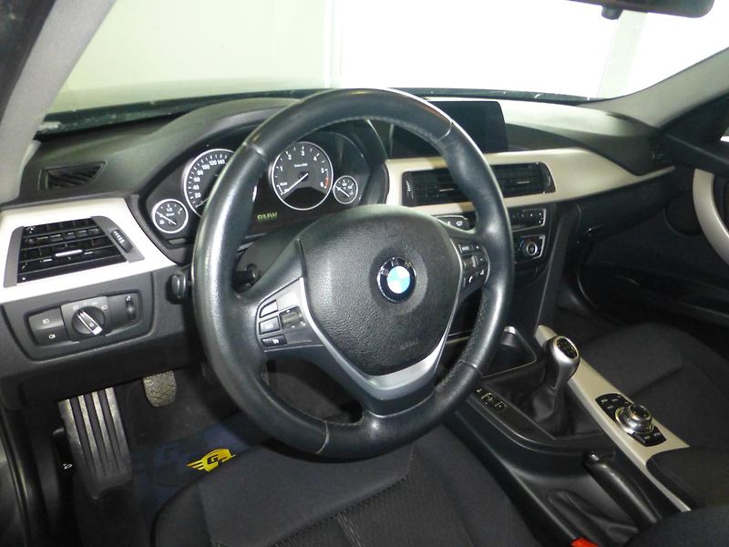 BMW Řada 3 (2013) 2,0D-120KW*NAVI*VYHŘ.SED*XENON - fotka 12 z 28
