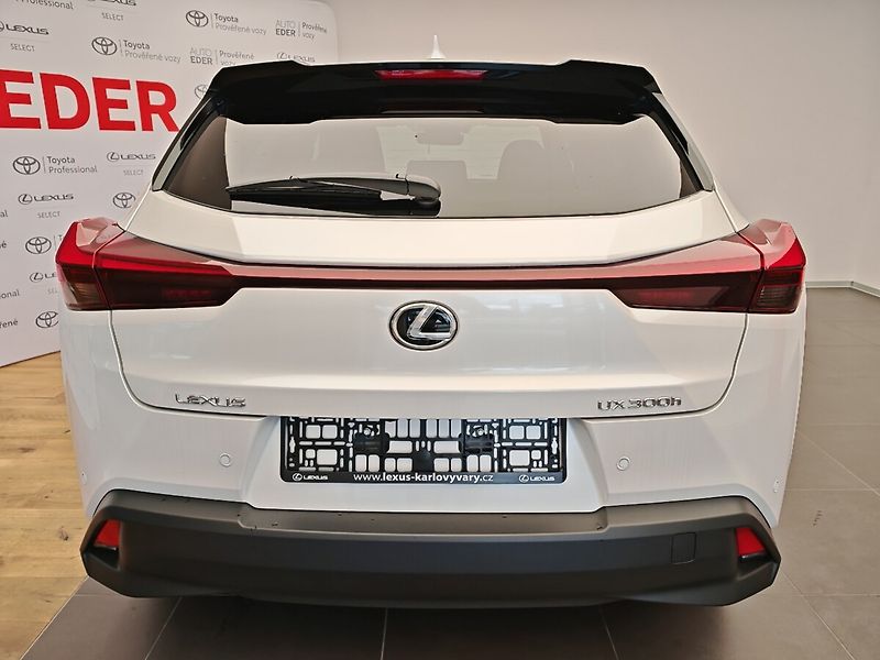 Lexus UX 300h Business TECH - fotka 5 z 36