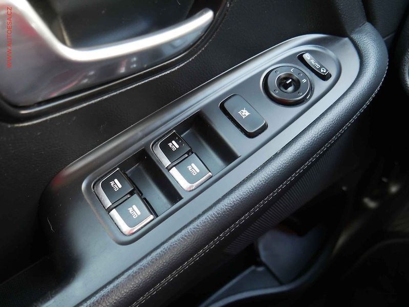 Kia Carens (2017) 1.6GDi, 1.maj,ČR, Navi, park - fotka 11 z 22