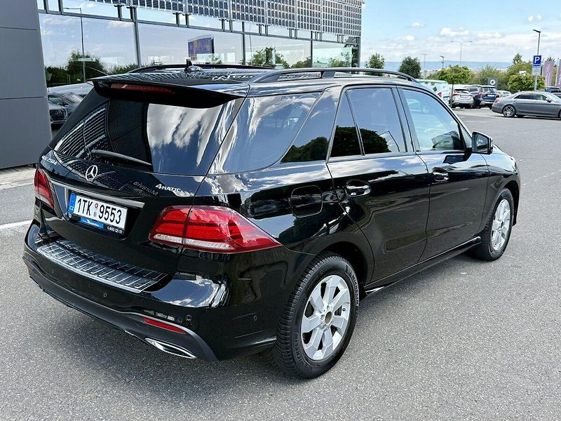 Mercedes-Benz GLE (2018) 250 d 4MATIC - fotka 46 z 46