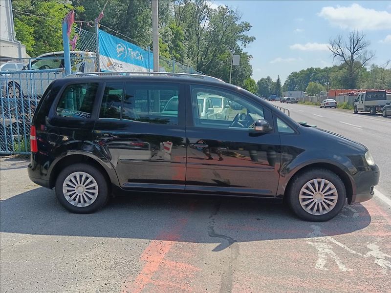 Volkswagen Touran 1,9 TDi Highline - fotka 15 z 21
