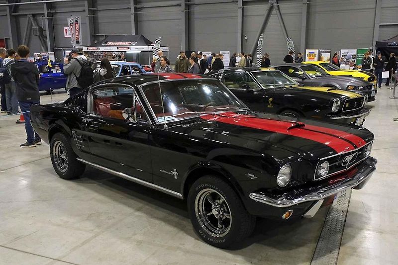 Začal 13. ročník automobilového veletrhu Prague Car Festival. Končí 27. října.Pražský veletržní areál, Beranových 669, Praha 9 - Letňany